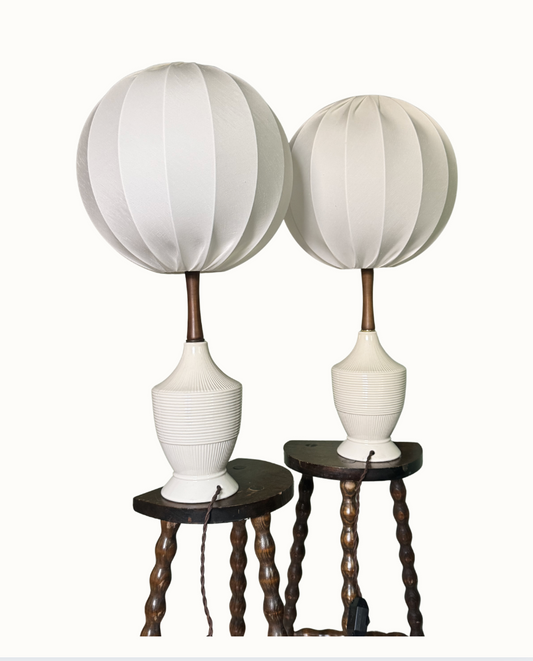 Ribbed base in white glazed cermaic wooden neck and round shades